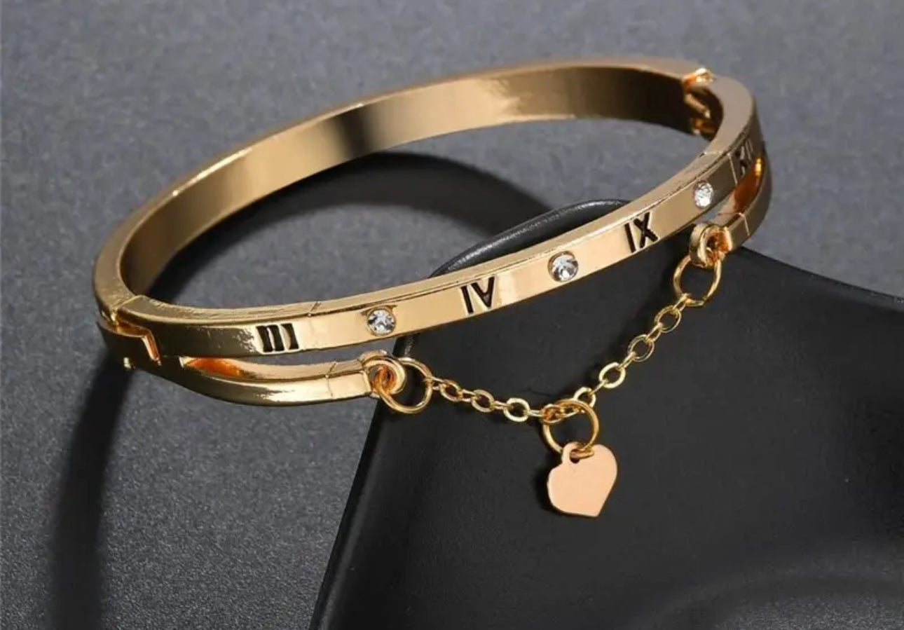 BRACELET