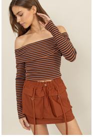 HF25A576-STRIPED KNIT OFF-THE-SHOULDER CROP TOP