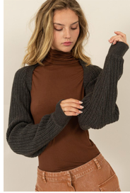 RIBBED KNIT BOLERO CARDIGAN